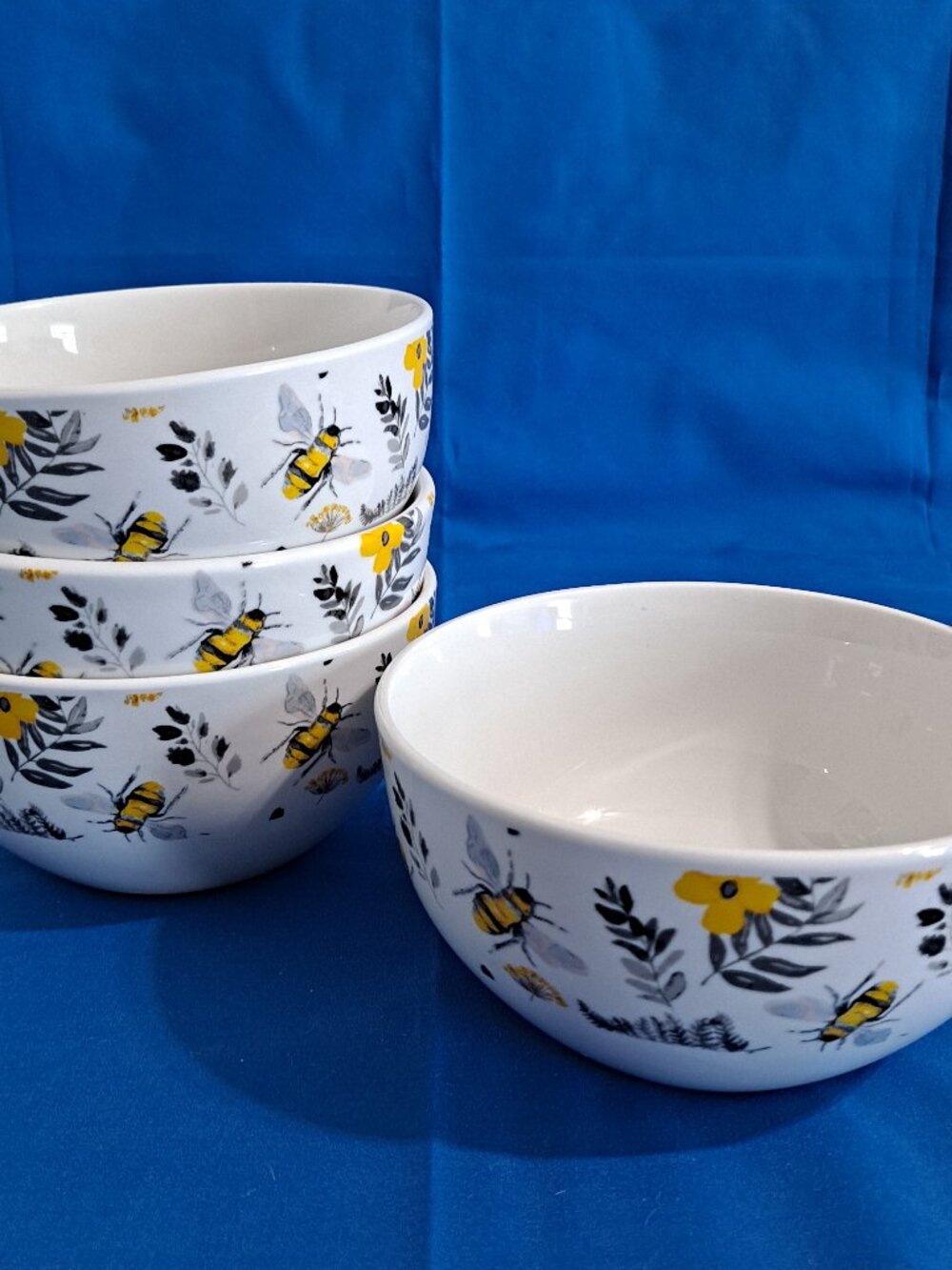 Set 4 Royal Norfolk SPRING BEE 5 1/2" Soup BOWLS Cereal Bees Serving Wild Flower